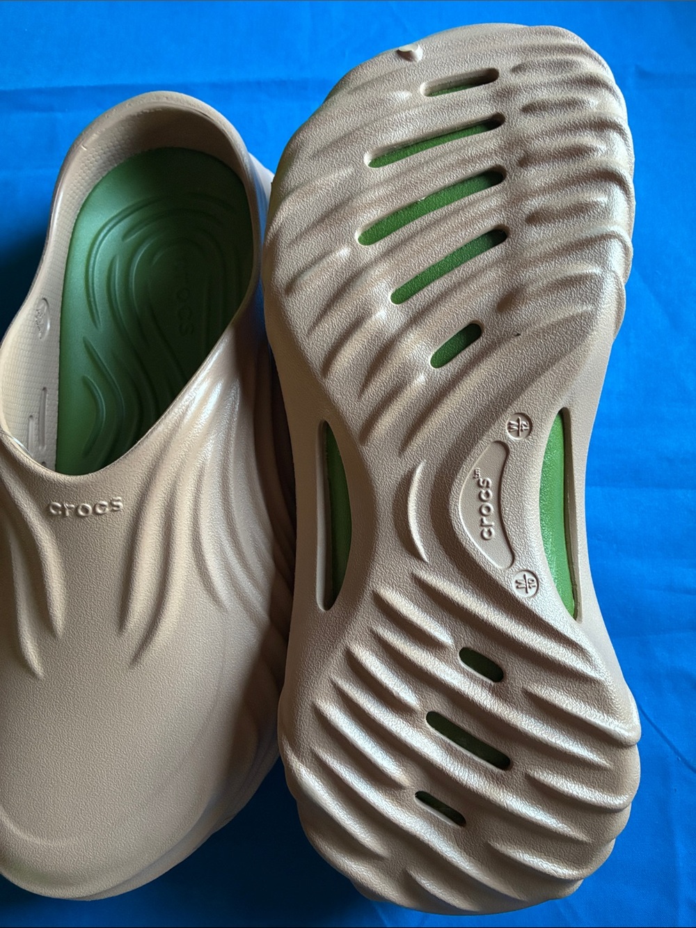 CROCS Tan  Men’s Slip-On Clogs with Green Footbed - Picture 2 of 3